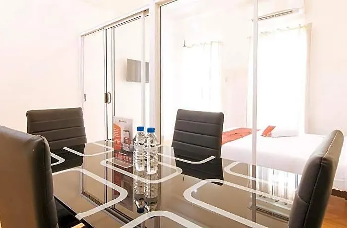 Reddoorz @ Alpina Heights Paranaque Hotel 4*
