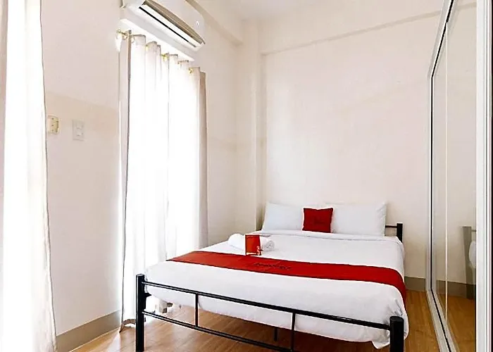 Hotel Reddoorz @ Alpina Heights Paranaque 4*