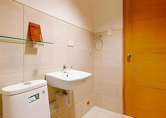 Reddoorz @ Alpina Heights Paranaque Hotel 4*